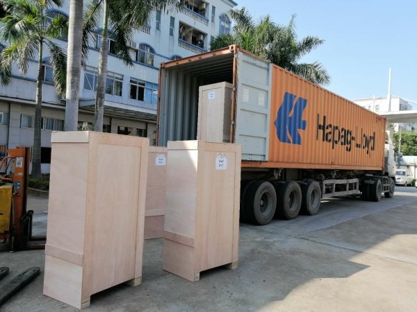 Las máquinas de cremallera Zhenyu se enviaron en dos contenedores esta semana