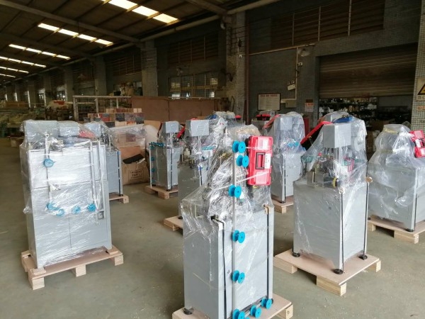 Embalaje y producción ocupados para la máquina de cremallera Zhenyu
