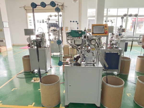 Metal YG Slider Mounting Machine Has Been Upgraded With a Simple Structure And Higher Efficiency