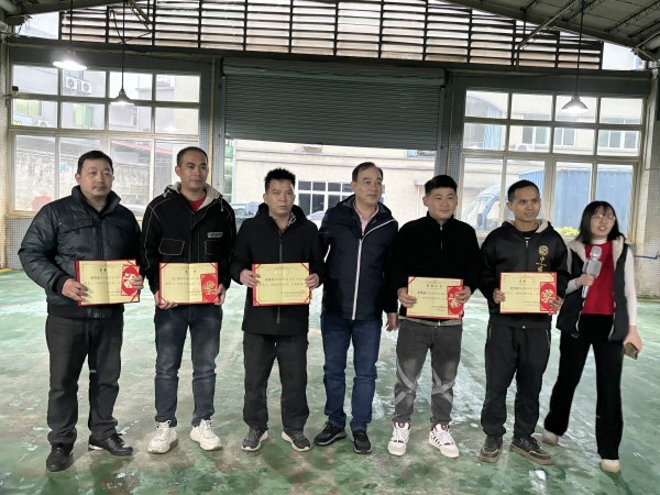 Zhenyu elogia a los empleados sobresalientes