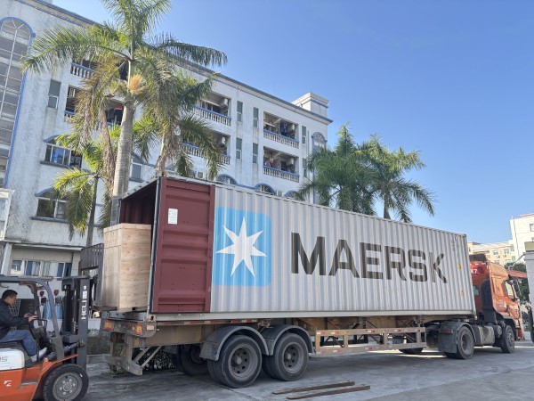 A Batch Of Zipper Machines Were Loaded Before The CNY Holiday